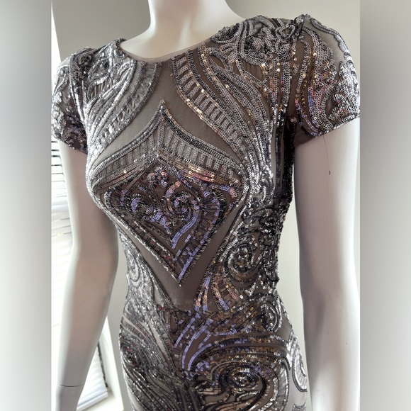 Betsy & Adam floor length fitted sequin formal dress size 2 Holiday Dress - Picture 6 of 9